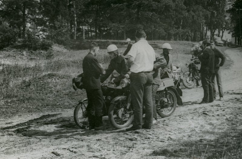 KKE 4328.jpg - Motocrossy z udziałem Tadeusza Giedrojcia.